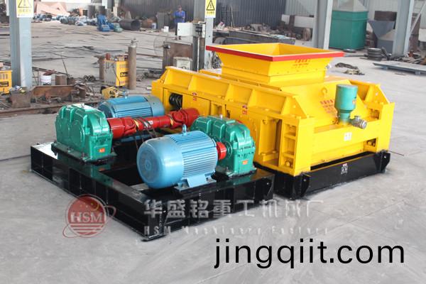 雙齒(chi)輥破(po)碎機(ji)