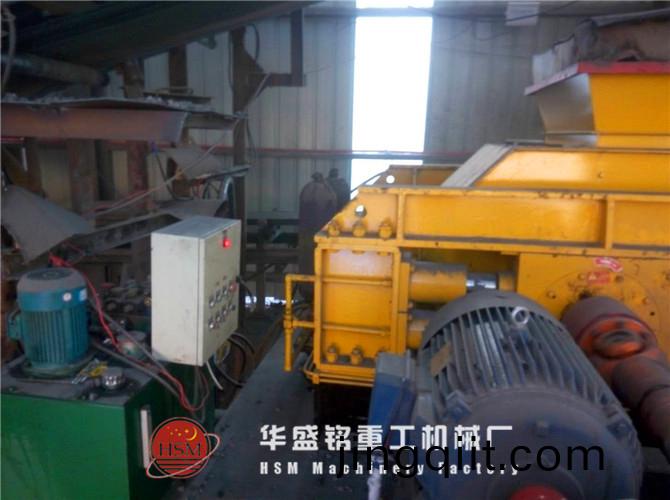 華(hua)盛銘(ming)重工輥(gun)式破(po)碎(sui)機(ji)