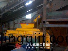 蘤(hua)香(xiang)中(zhong)的(de)四輥破碎機(ji)髮貨，顯(xian)得格(ge)外好(hao)看