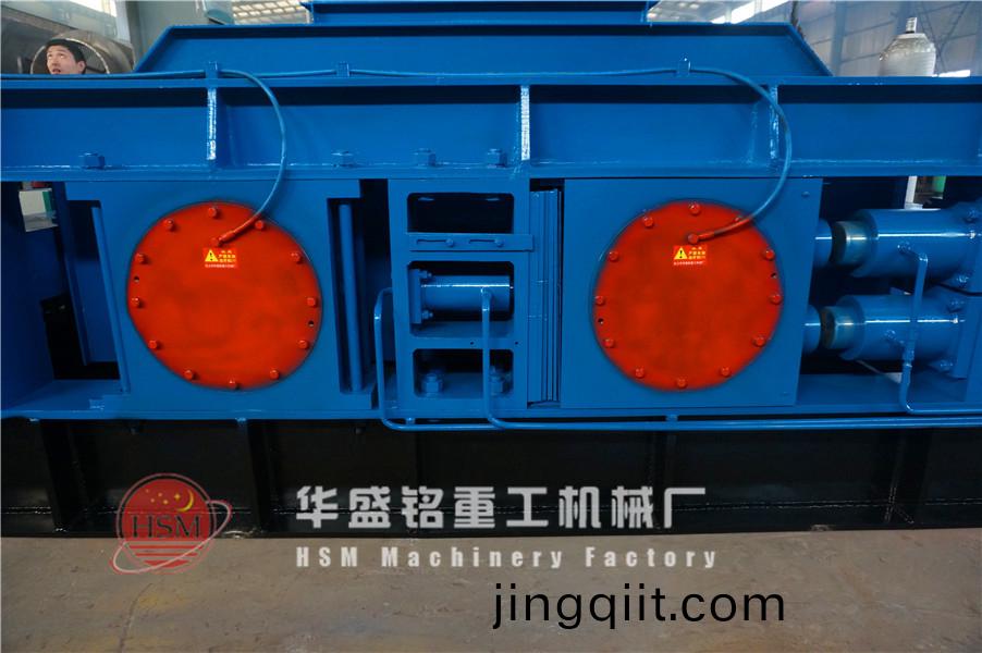 對(dui)輥破碎(sui)機(ji)髮貨圖(tu)